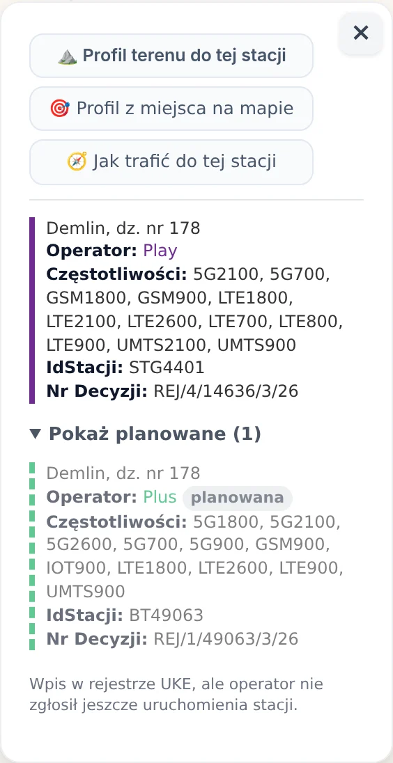 Dymek masztu w Demlinie: Play jako działający operator, pod przyciskiem „Pokaż planowane (1)” przygaszony Plus z etykietą „planowana”